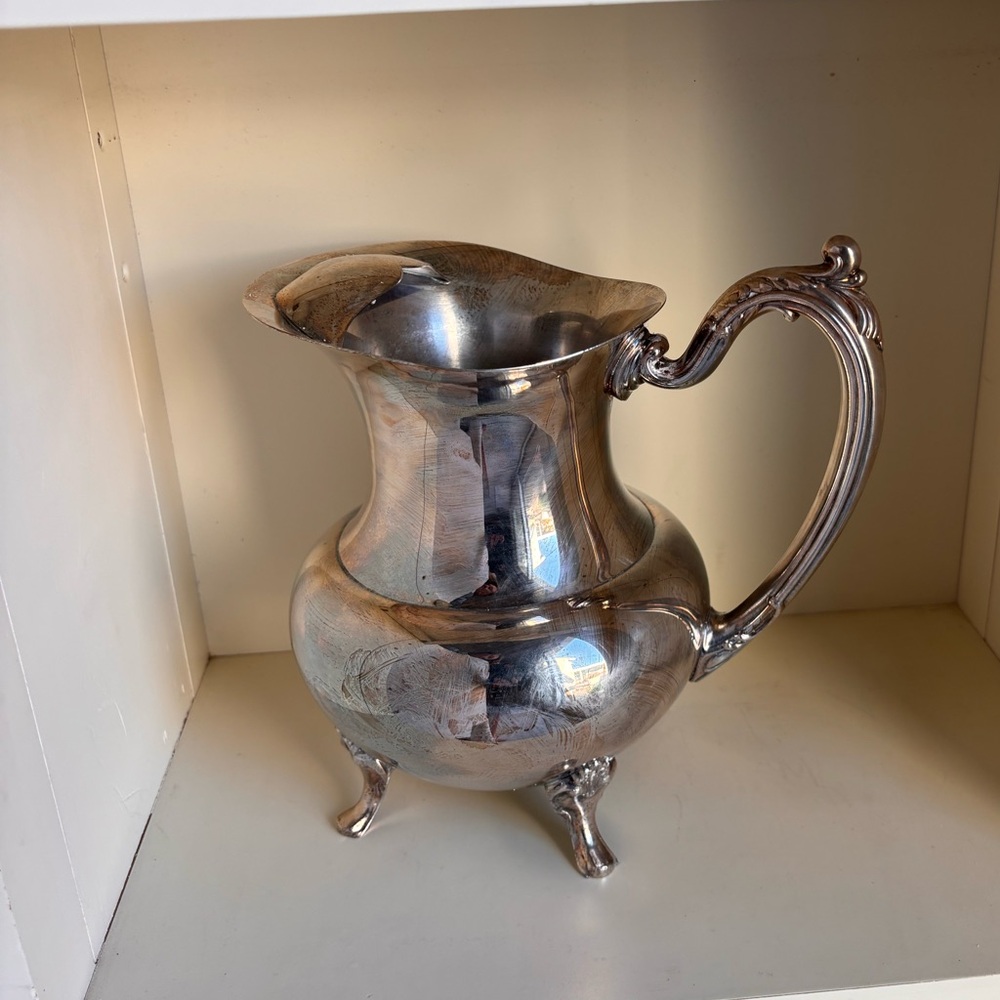 Vintage Oneida silver plated water pitcher. - Picture 2 of 12